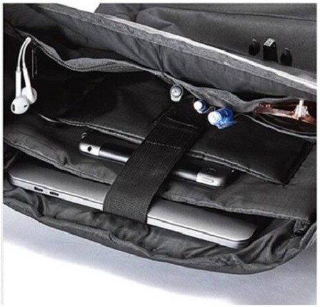 Рюкзак городской Roll Top с изменяемым объемом и USB портом для зарядки и фирменной сумкой.